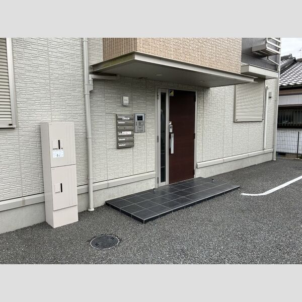 エントランス (エントランス)
