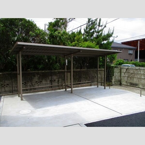 現地周辺 (駐輪場)