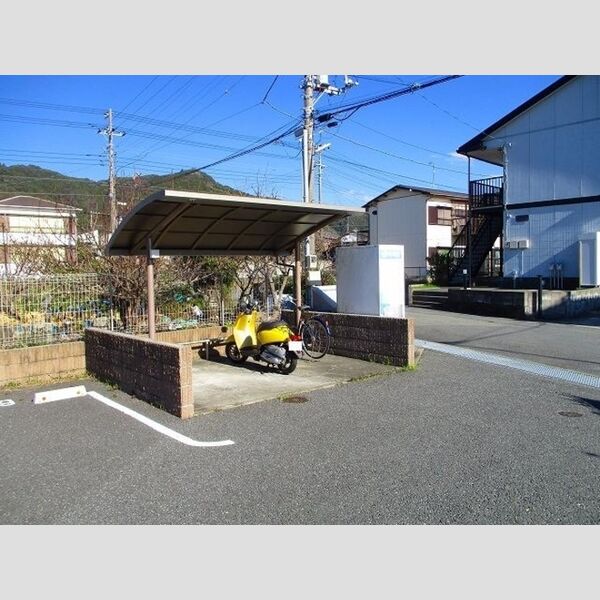 現地周辺 (駐輪場)
