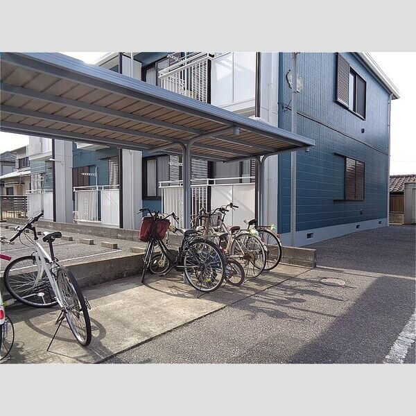 現地周辺 (駐輪場)