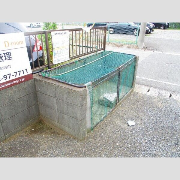 現地周辺 (ごみ置き場)