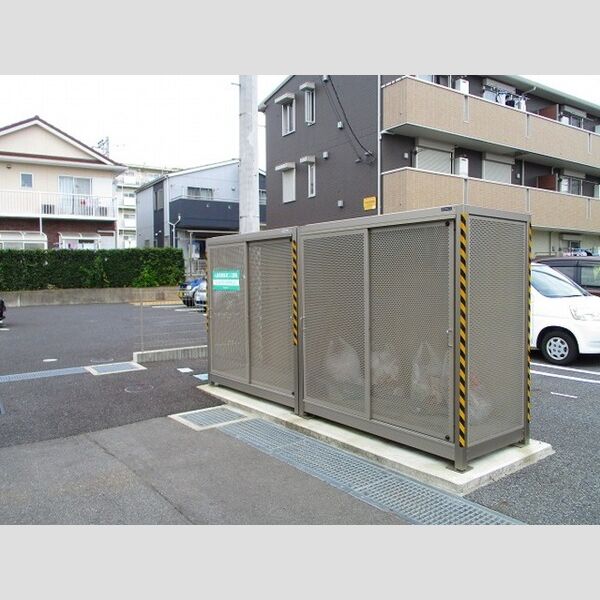現地周辺 (ゴミストッカー)
