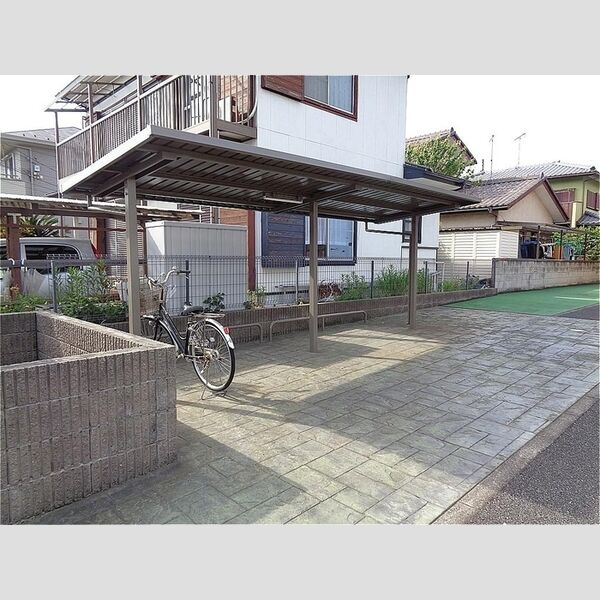 現地周辺 (駐輪場)