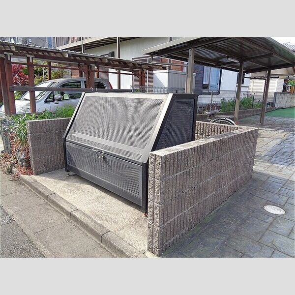 現地周辺 (ゴミストッカー)