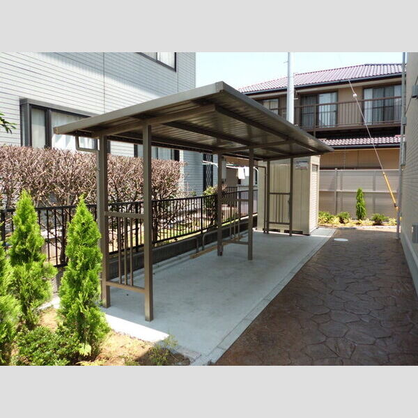 現地周辺 (駐輪場)