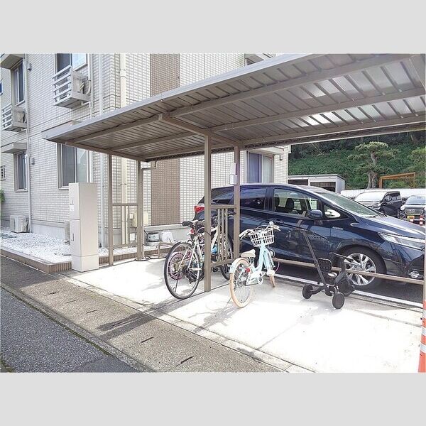 現地周辺 (駐輪場)