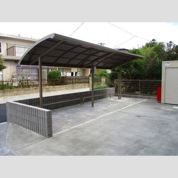 現地周辺 (駐輪場)