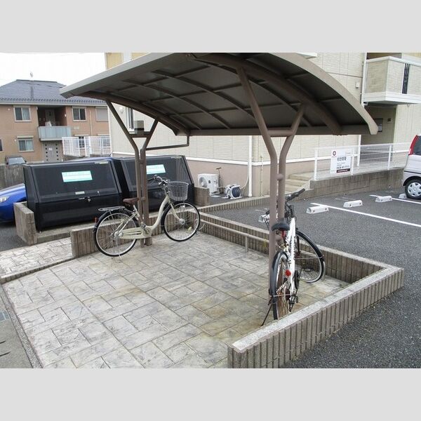 現地周辺 (駐輪場)