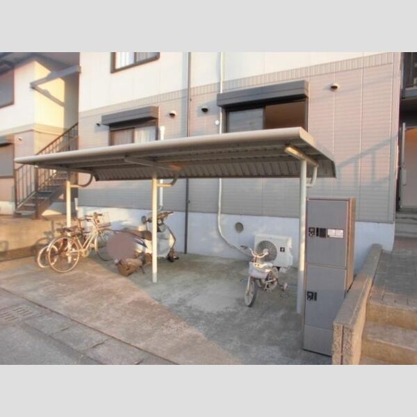 現地周辺 (駐輪場)