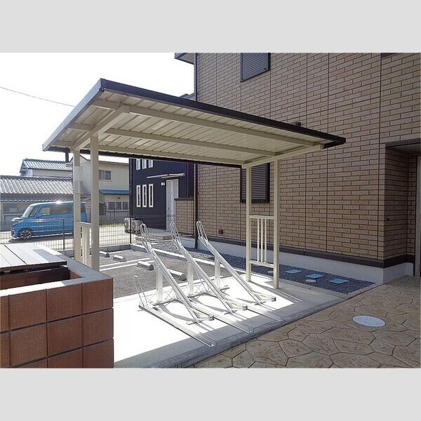 現地周辺 (駐輪場)