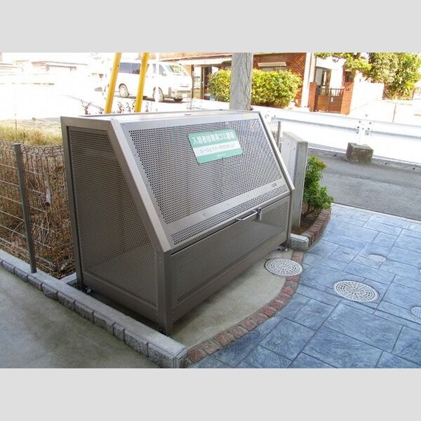 現地周辺 (ゴミストッカー)