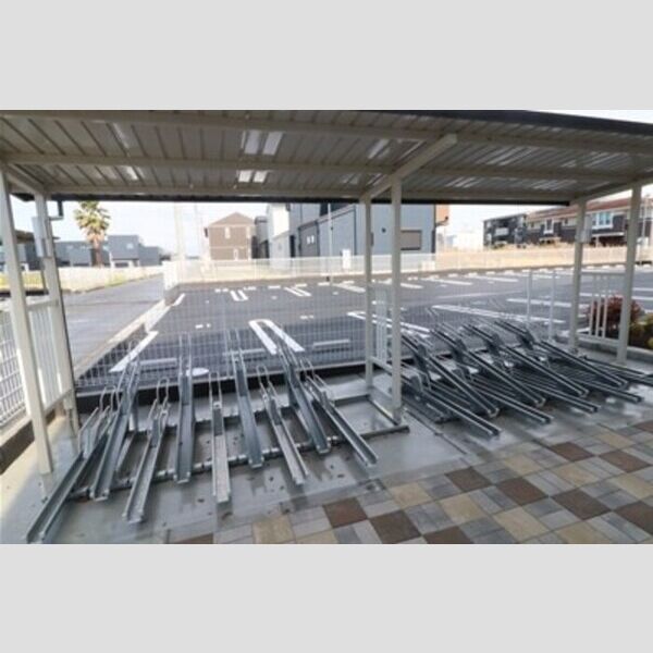 現地周辺 (駐輪場)