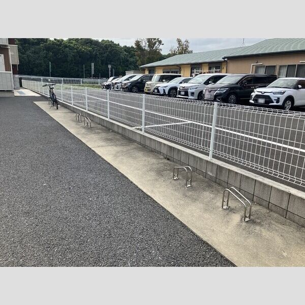 現地周辺 (サイクルラック)