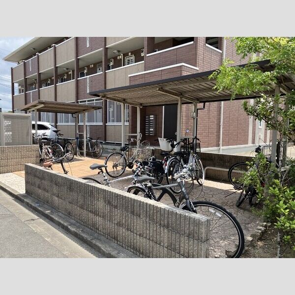 現地周辺 (駐輪場)