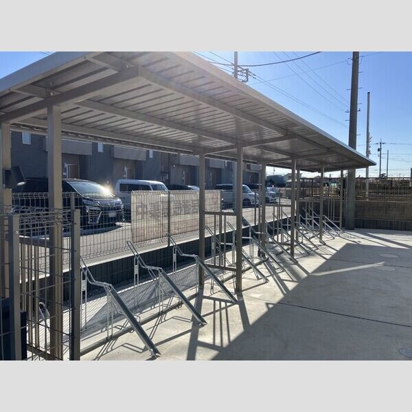 現地周辺 (駐輪場)