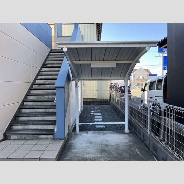 現地周辺 (駐輪場)