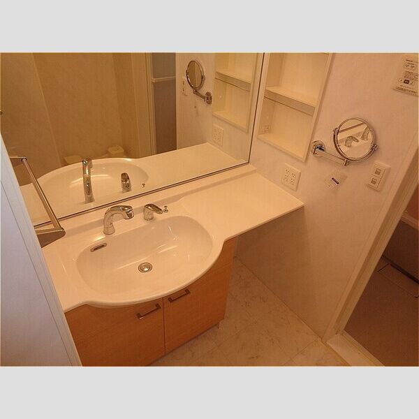 洗面所 (洗髪洗面化粧台)