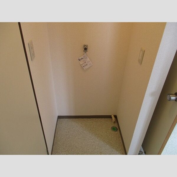 その他 (洗濯機置き場)