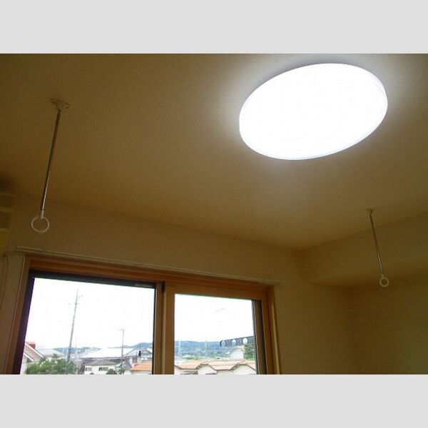 その他設備 (室内物干し)