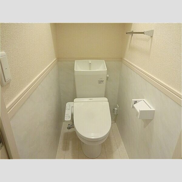 トイレ (温水洗浄暖房便座)