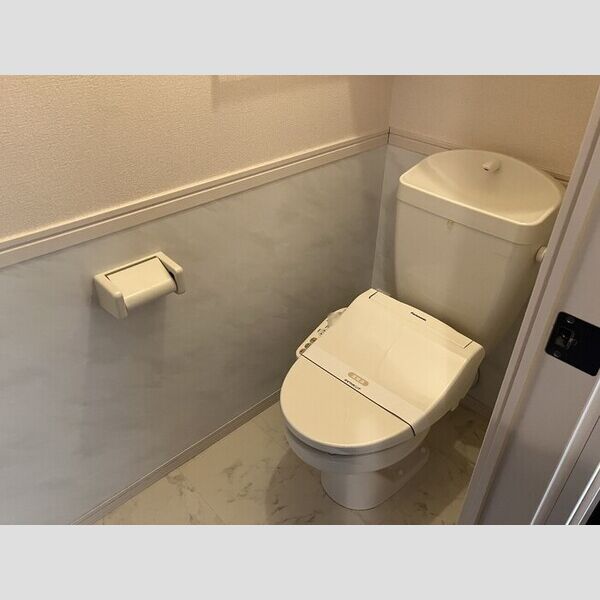 トイレ (温水洗浄暖房便座)