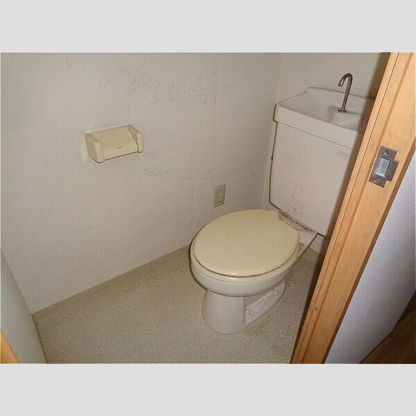 トイレ (トイレ)