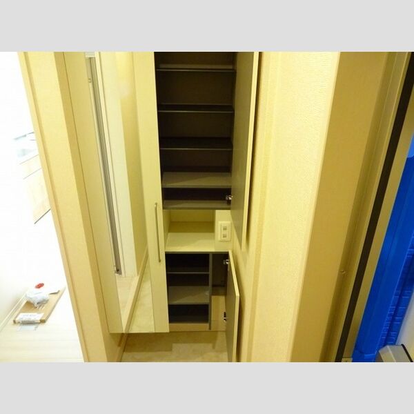 玄関 (シューズBOX)