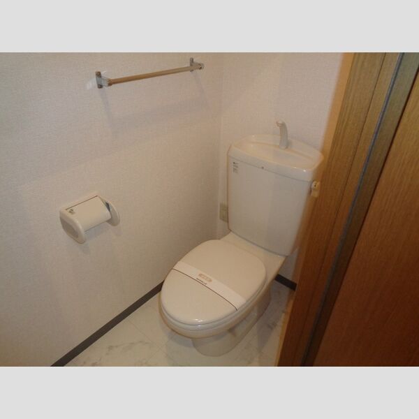 トイレ (トイレ)