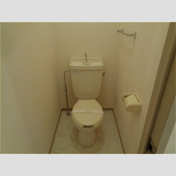 トイレ (トイレ)