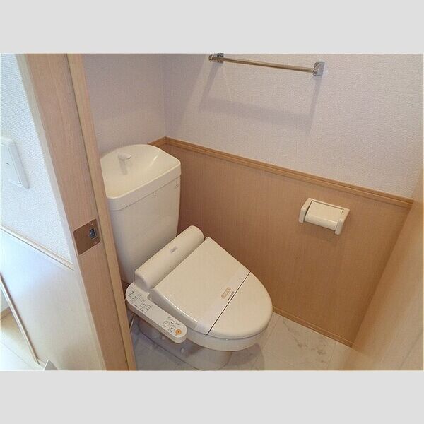 トイレ (温水洗浄暖房便座)
