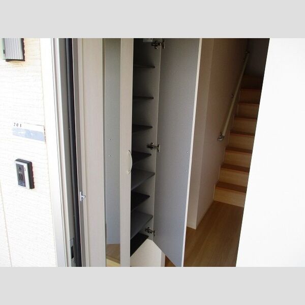 玄関 (シューズBOX)