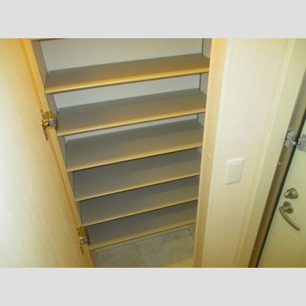 玄関 (シューズクローク)