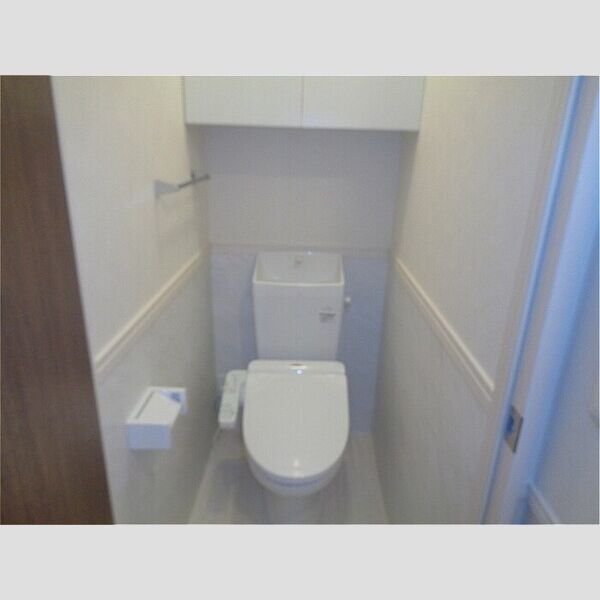 トイレ (温水洗浄暖房便座)