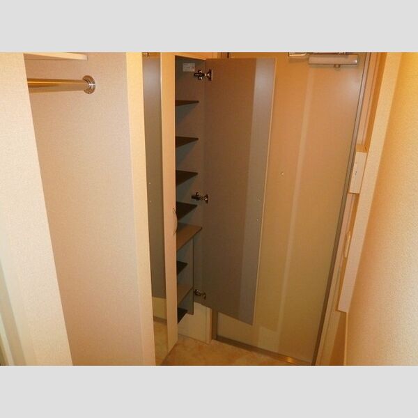 玄関 (シューズBOX)