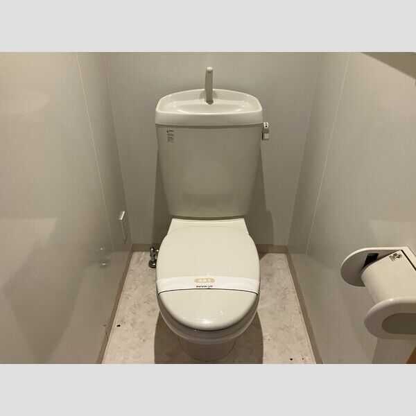 トイレ (トイレ)
