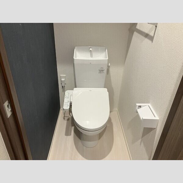 トイレ (温水洗浄暖房便座)
