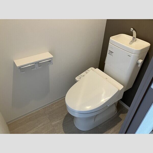 トイレ (温水洗浄暖房便座)