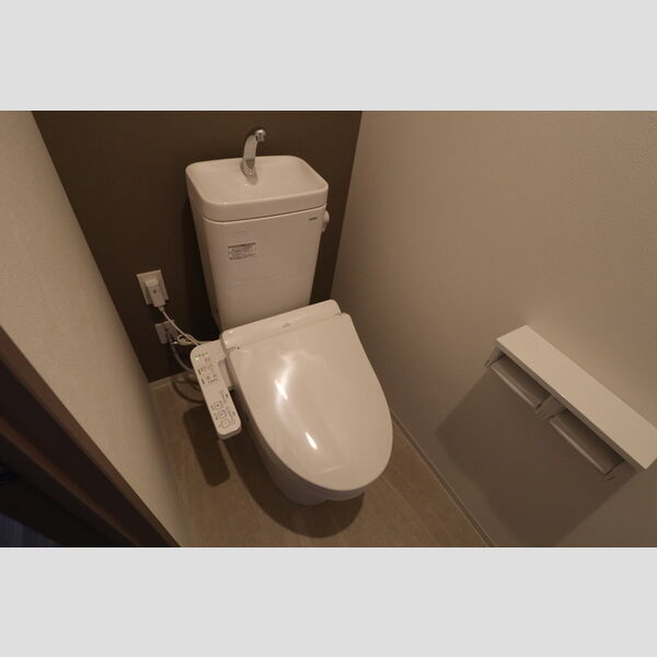 トイレ (温水洗浄暖房便座)