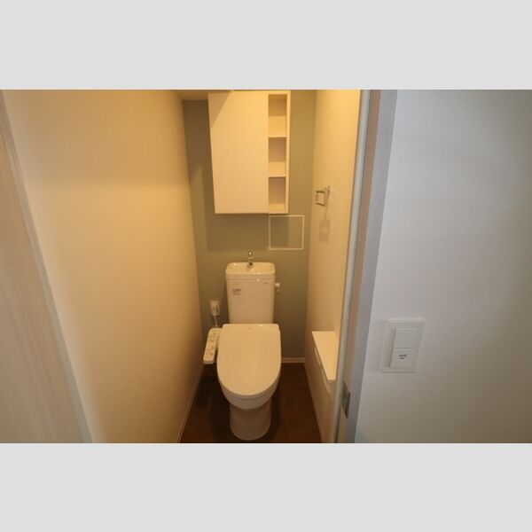 トイレ (温水洗浄暖房便座)