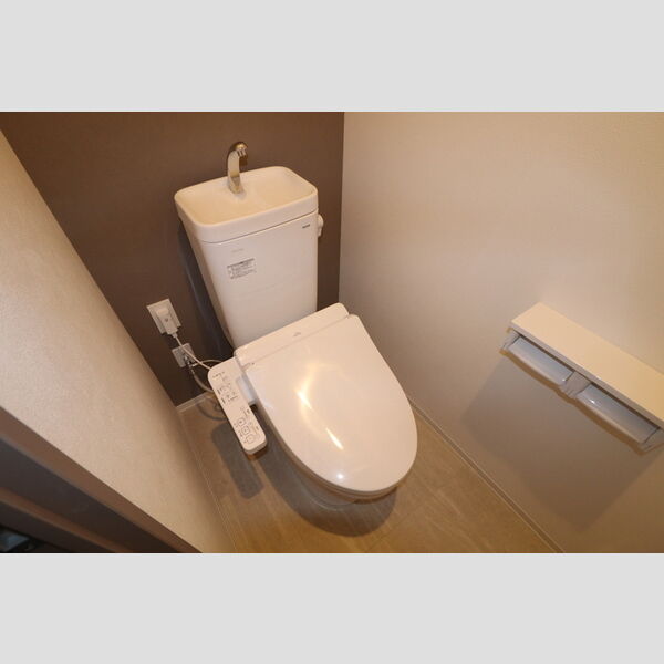 トイレ (温水洗浄暖房便座)