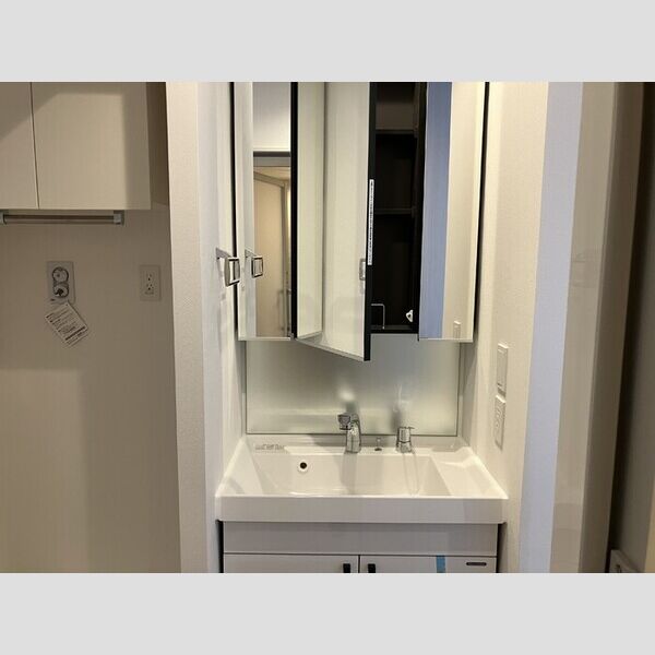 洗面所 (洗髪洗面化粧台)