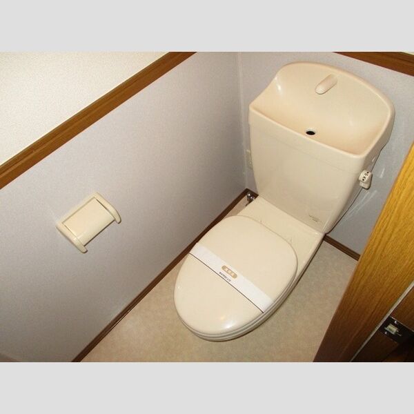 トイレ (トイレ)