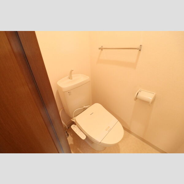 トイレ (温水洗浄暖房便座付き)