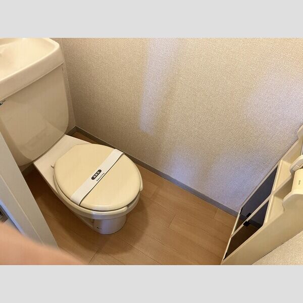 トイレ (トイレ)