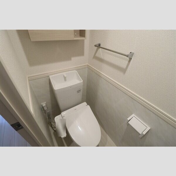 トイレ (温水洗浄暖房便座)