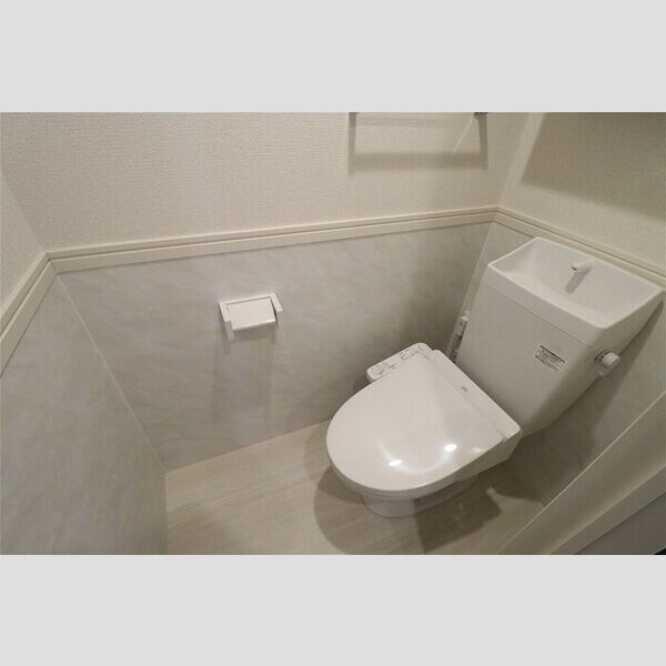 トイレ (温水洗浄暖房便座)