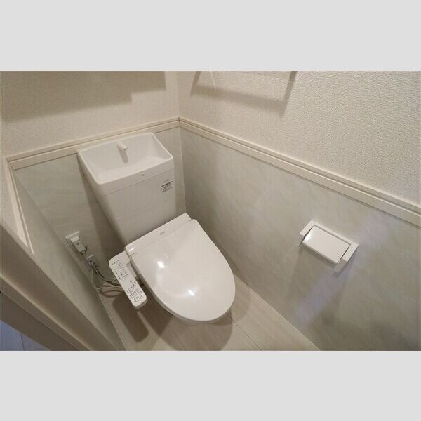 トイレ (トイレ)