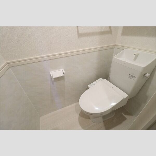 トイレ (トイレ)