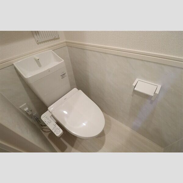 トイレ (温水洗浄暖房便座)