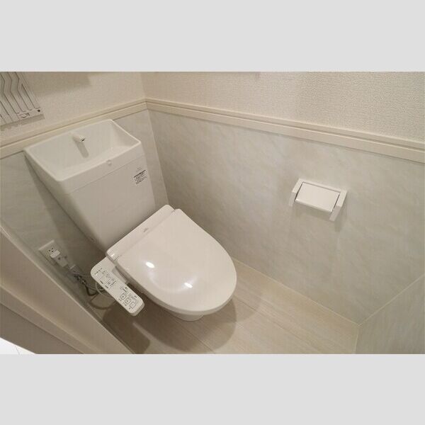 トイレ (温水洗浄暖房便座)